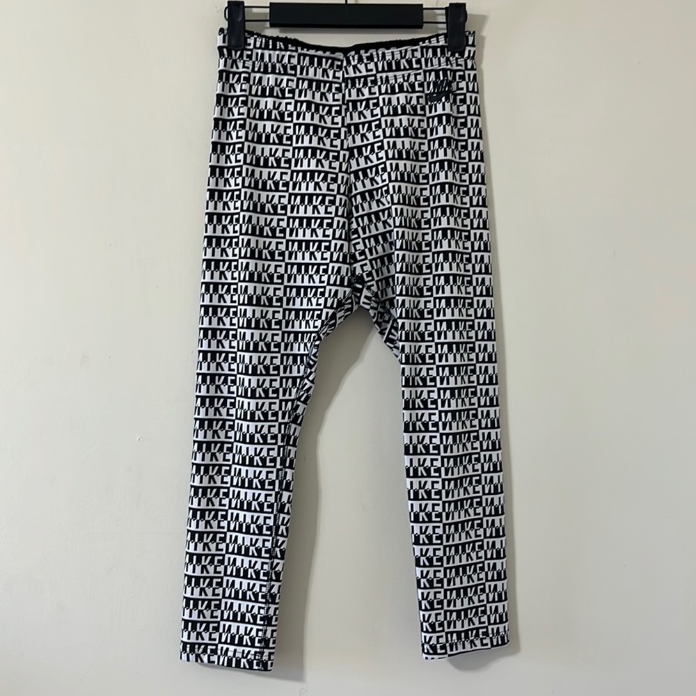 Nike Black White Logo Printed Cropped Leggings Size Medium